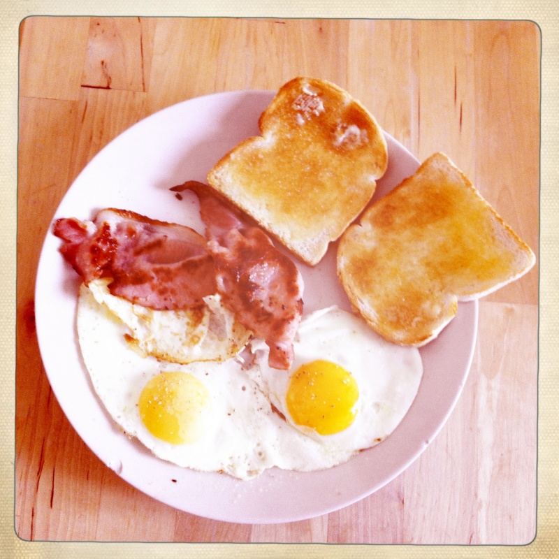 #Étés 2012 – C’est l’été, on réveille le petit-déjeuner : oeufs au bacon