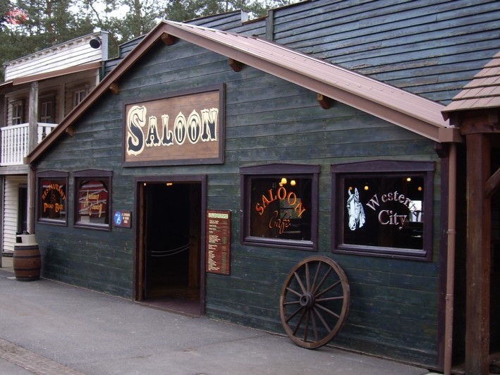saloon11.jpg